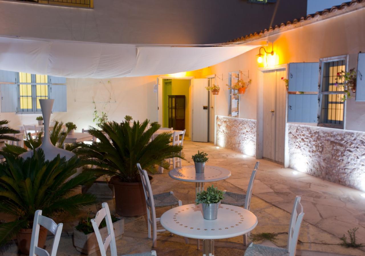 Shongas Inn Dherinia Esterno foto