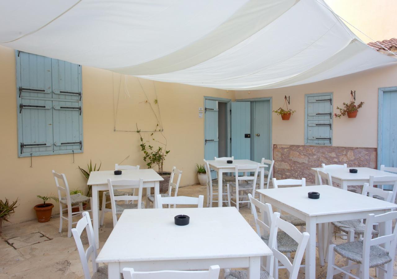 Shongas Inn Dherinia Esterno foto