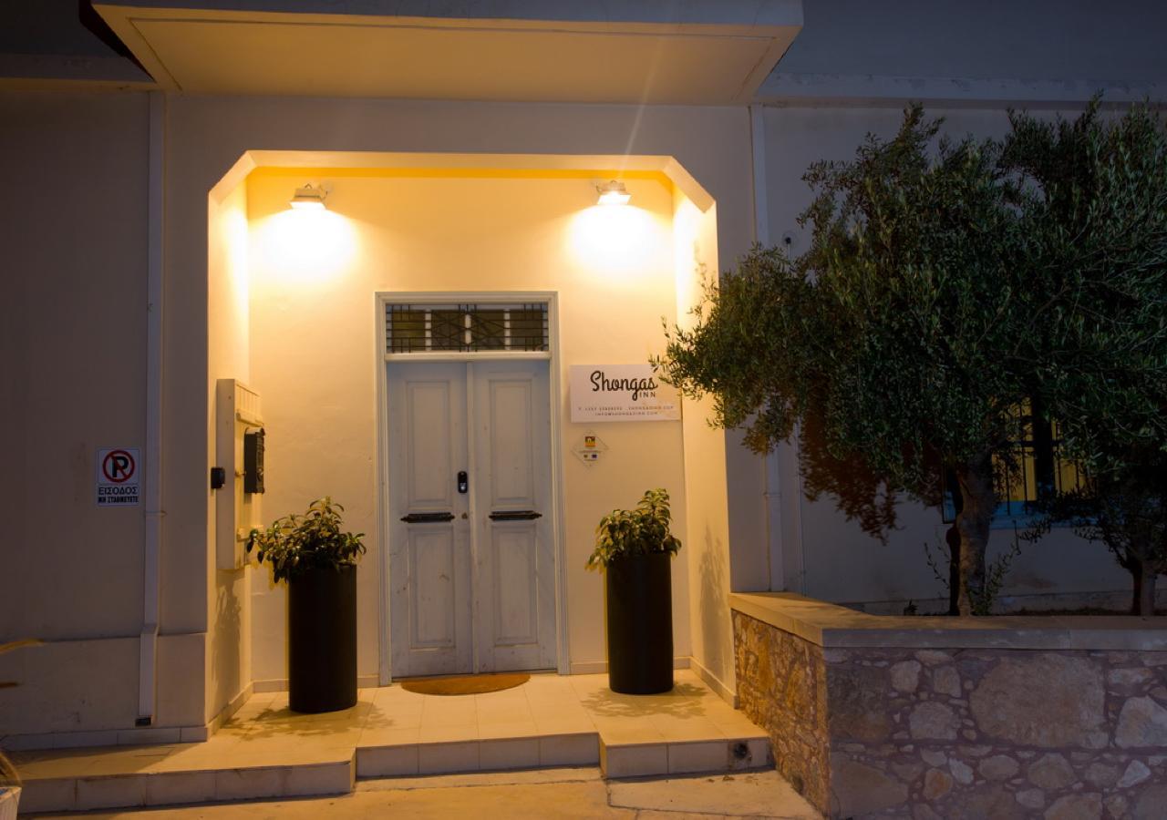 Shongas Inn Dherinia Esterno foto